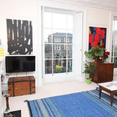 Stunning Arty Apartment In The Heart Of Clifton Bristol Exterior photo