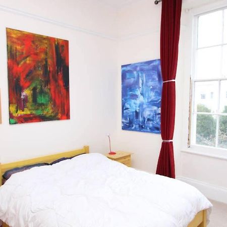 Stunning Arty Apartment In The Heart Of Clifton Bristol Exterior photo