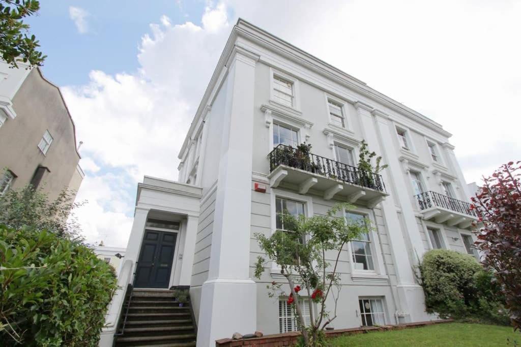 Stunning Arty Apartment In The Heart Of Clifton Bristol Exterior photo