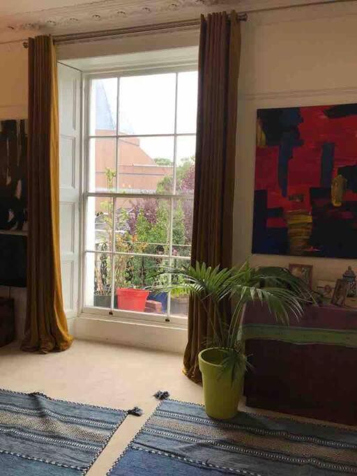 Stunning Arty Apartment In The Heart Of Clifton Bristol Exterior photo
